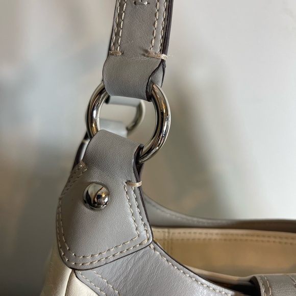 Coach White And Gray Soho  Lynn Hobo, Leather Shoulder Bag EUC with COA - Picture 9 of 16